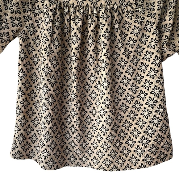 ANN TAYLOR | NWOT | BLACK & WHITE PRINT SHORT SLEEVE TOP | PETITE EXTRA SMALL - Picture 4 of 7